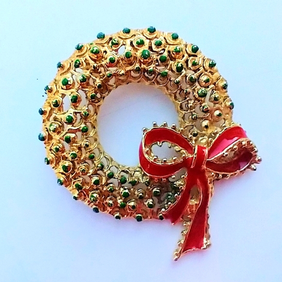 Christmas Wreath Brooch - Picture 1 of 4